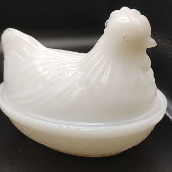 2 Hazel Atlas Milkglass Nesting Hens - Picture 7 of 10